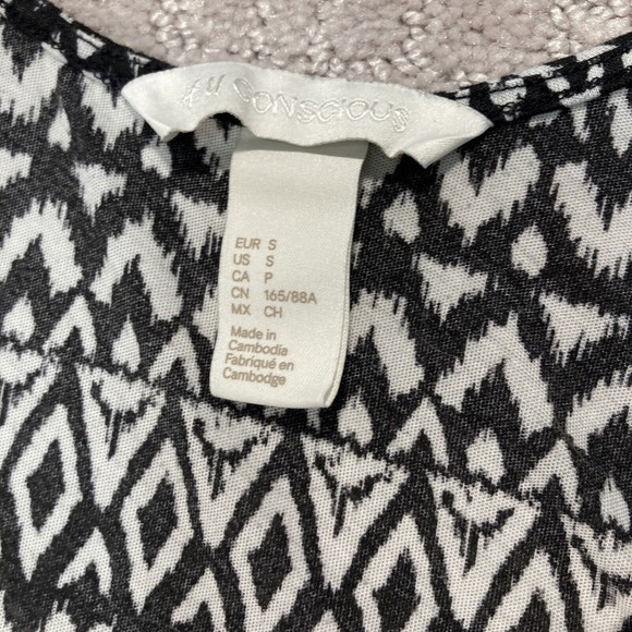 Tank Top Sz Small Scoop Neck Black White Geometric Rocker Indie Festival… - Picture 2 of 5